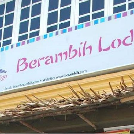 Berambih Lodge Кучинг Екстериор снимка