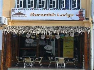 Berambih Lodge Кучинг Екстериор снимка